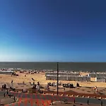 Duplex In With Sea Views شقة *