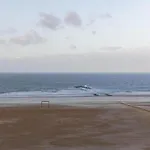 Duplex In With Sea Views شقة *