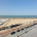 Duplex In With Sea Views شقة *