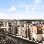Duplex In With Sea Views شقة